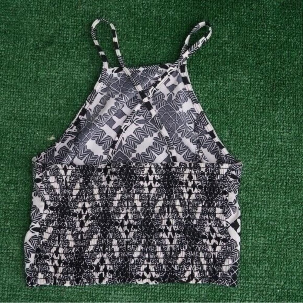 Black and white cropped top with smocked back Size XS - Picture 6 of 9